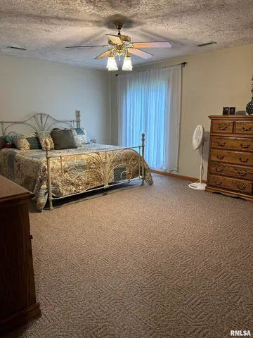 $439,900 | 13916 Leisure Lane, Benton, IL 62812