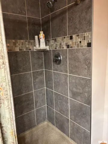 $439,900 | 13916 Leisure Lane, Benton, IL 62812