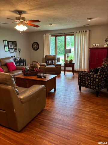 $439,900 | 13916 Leisure Lane, Benton, IL 62812