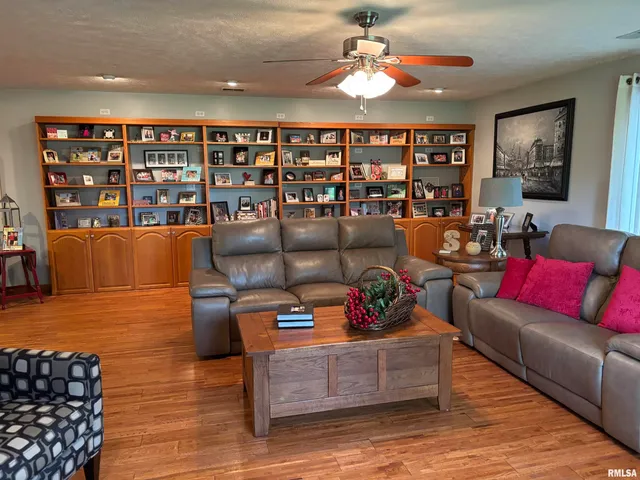 $439,900 | 13916 Leisure Lane, Benton, IL 62812