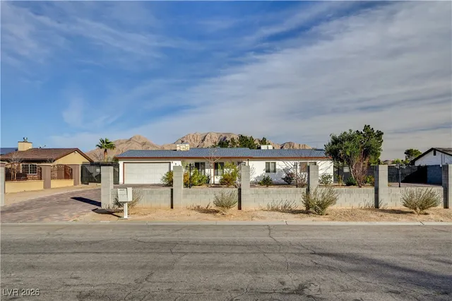 $580,000 | 822 Crazyhorse Way, Las Vegas, NV 89110