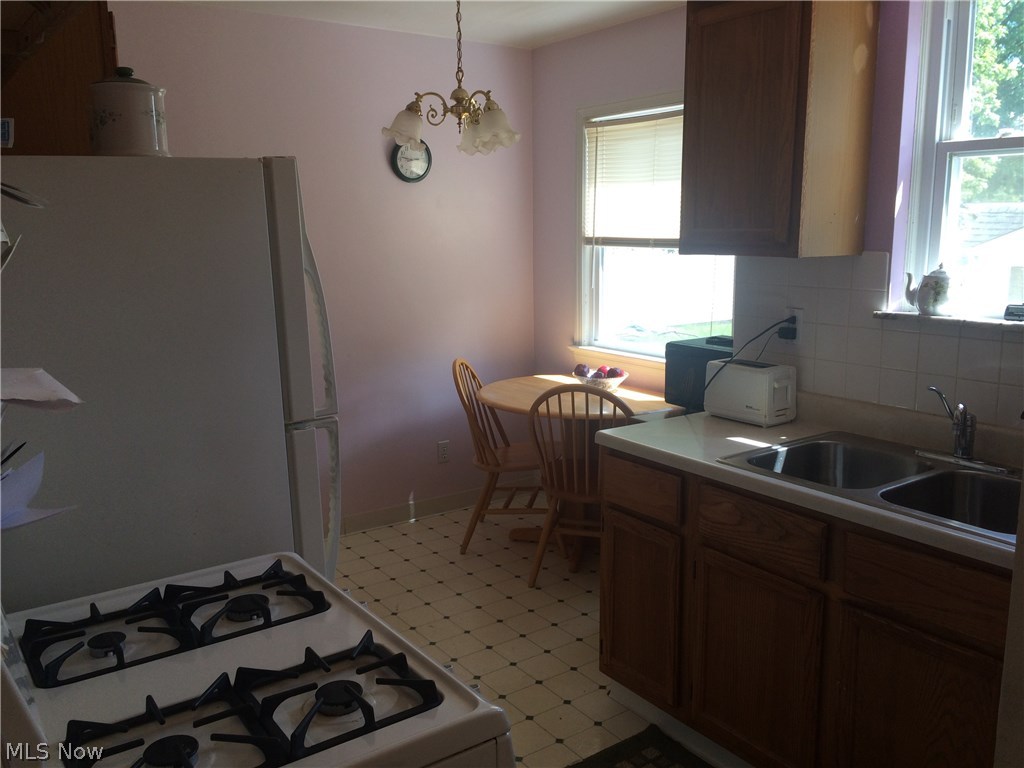 15516 Corkhill Road Maple Heights, OH 44137 - Photo 7 of 24 Gallery Image 7