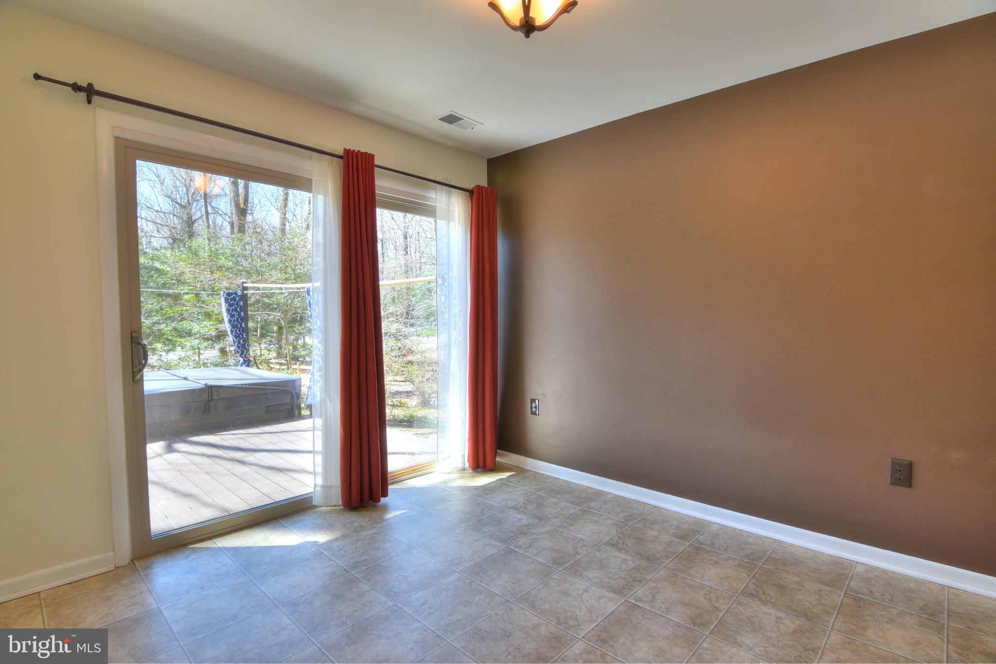 12013 Canter Lane Reston, VA 20191 - Photo 20 of 44 Middle Room