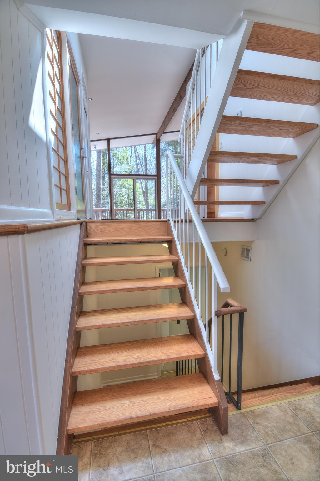 12013 Canter Lane Reston, VA 20191 - Photo 27 of 44 Middle landing