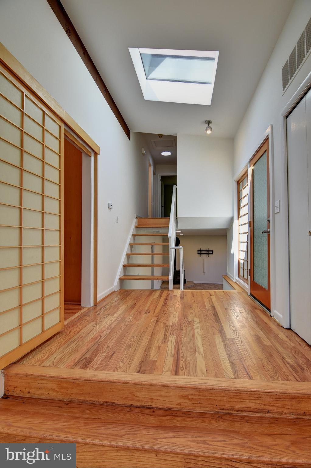 12013 Canter Lane Reston, VA 20191 - Photo 3 of 44 Foyer