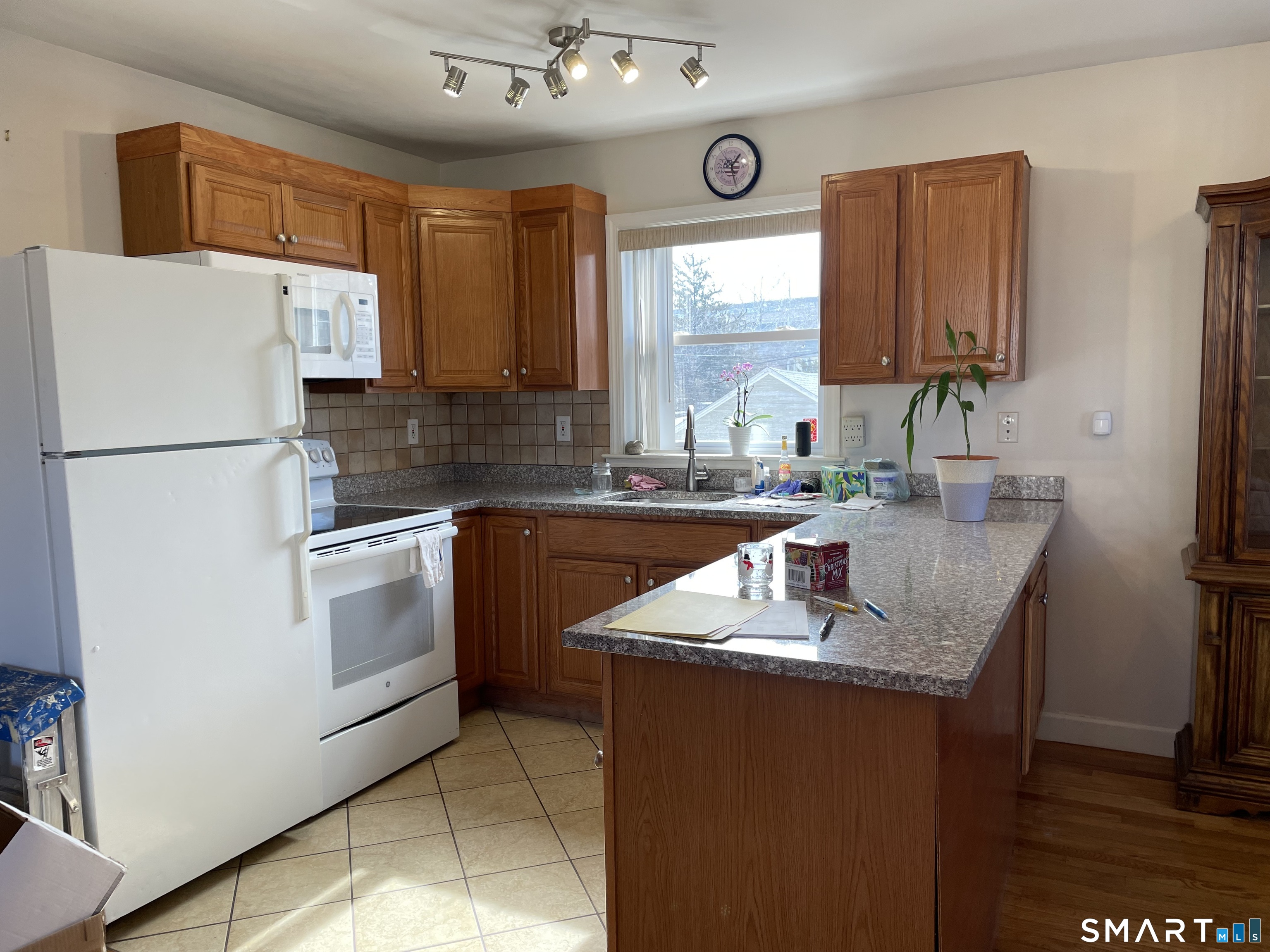 41 Elmcroft Road Stamford, CT 06902 - Photo 8 of 23