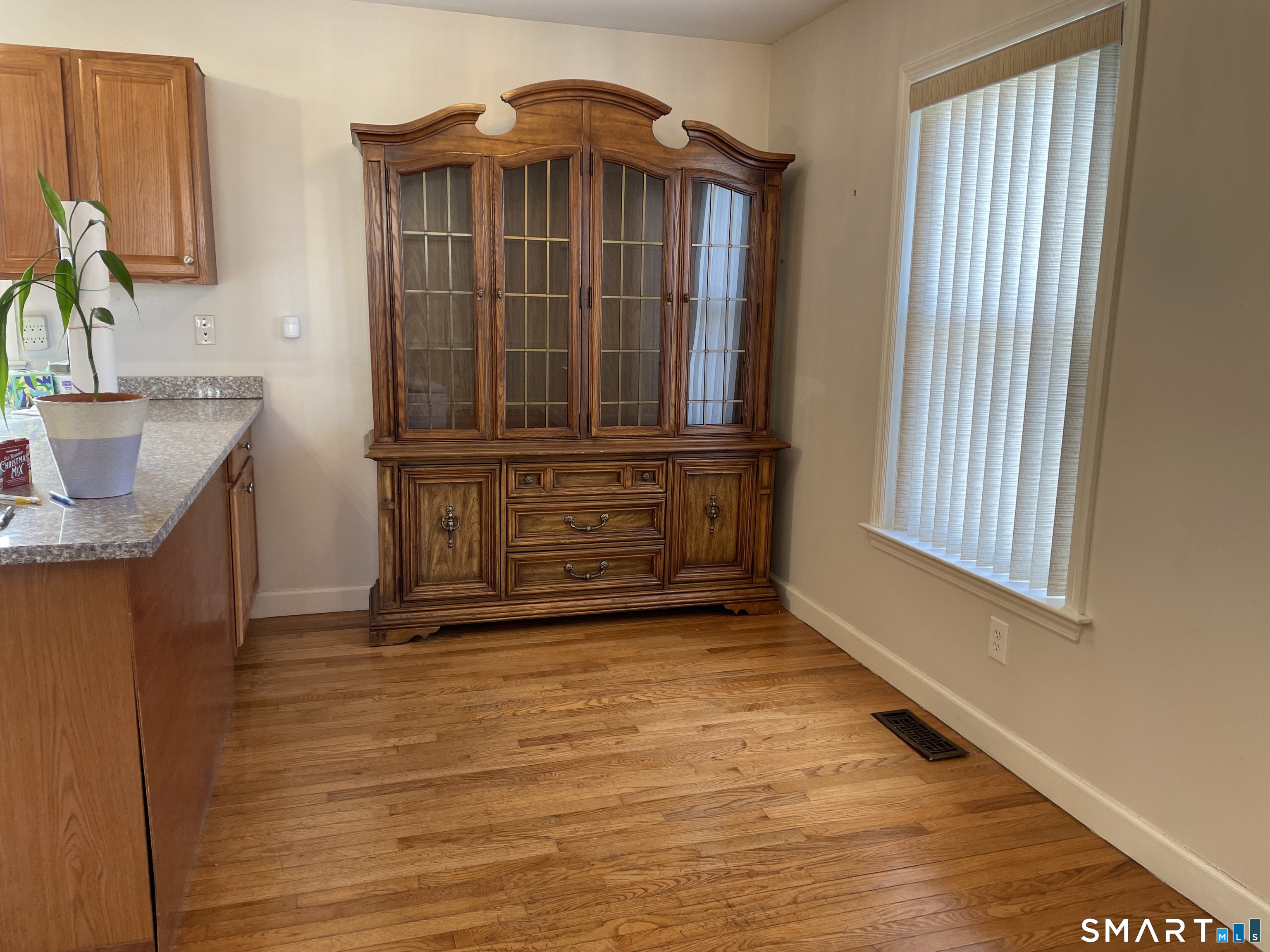 41 Elmcroft Road Stamford, CT 06902 - Photo 9 of 23