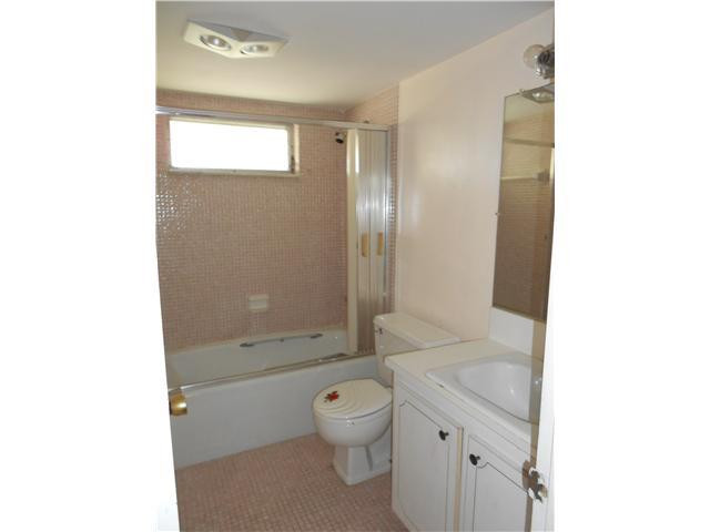 5790 Stirling Road, Unit 304 Hollywood, FL 33021 - Photo 9 of 10 Bathroom