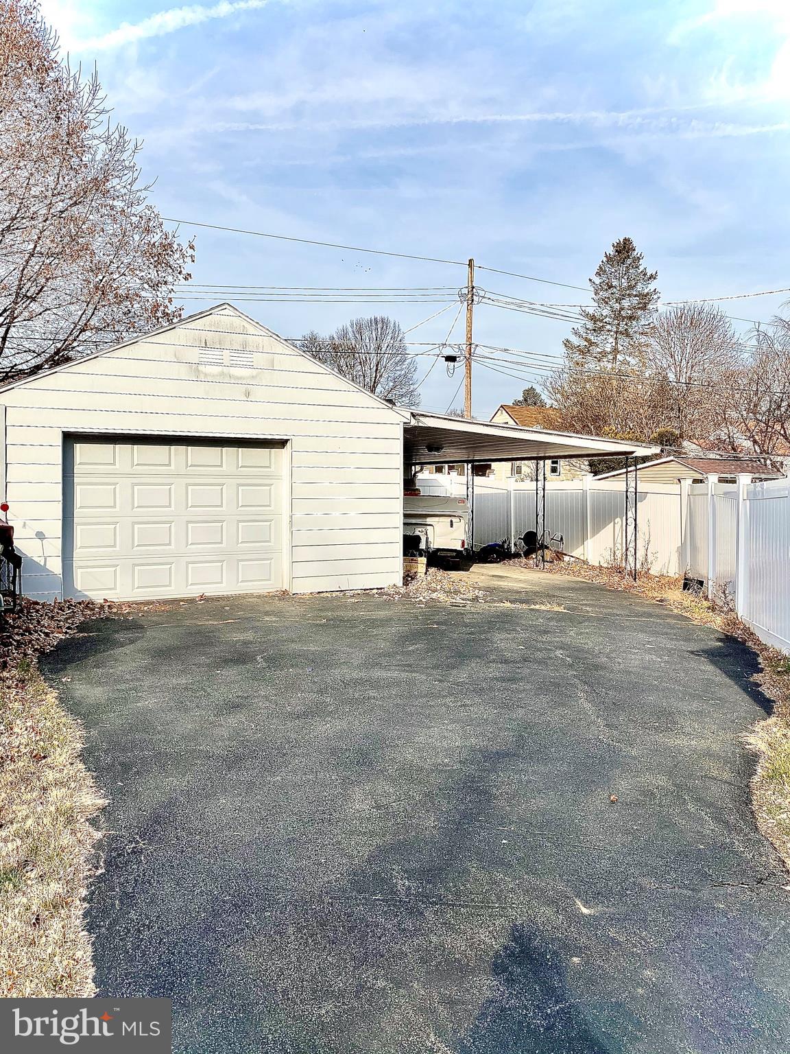 517 Lockheed Avenue Reading, PA 19601 - Photo 3 of 11