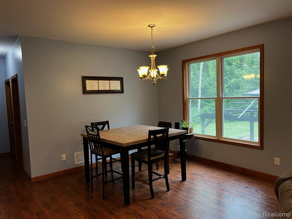 895 Jennings Road Whitmore Lake, MI 48189 - Photo 12 of 49 Gallery Image 12