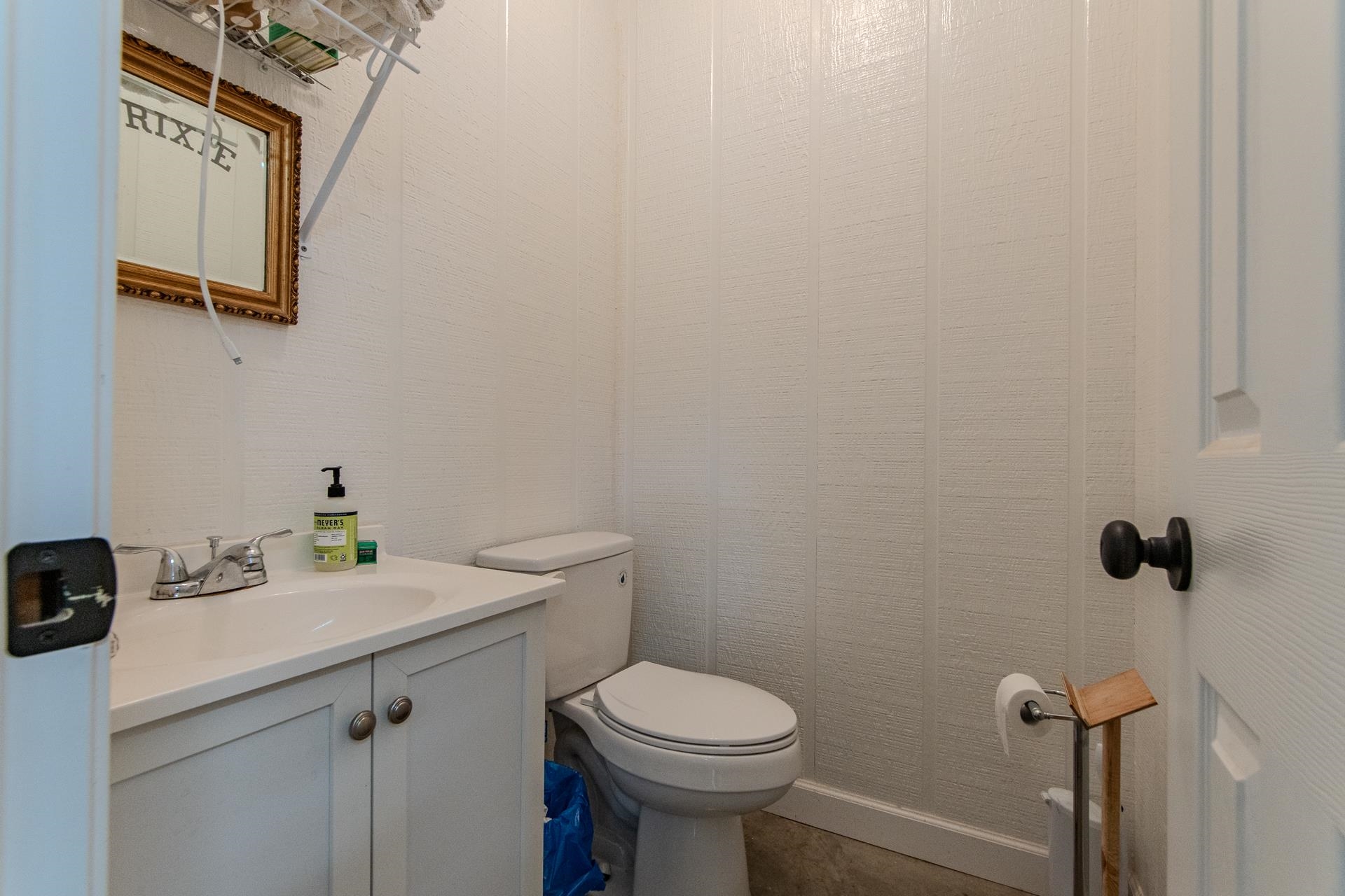 115 Partridge Lane Savannah, TN 38372 - Photo 39 of 40 a bathroom with a sink toilet and a mirror