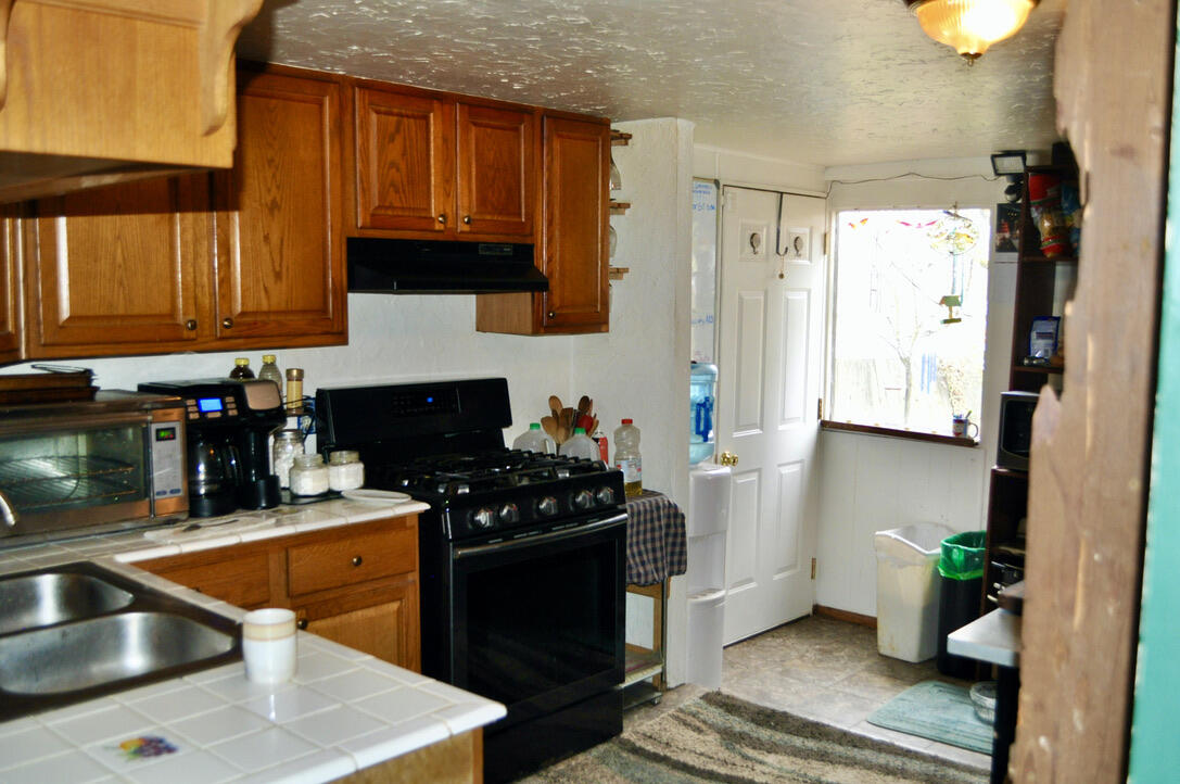 10585 Blackwell Road Central Point, OR 97502 - Photo 7 of 17 7