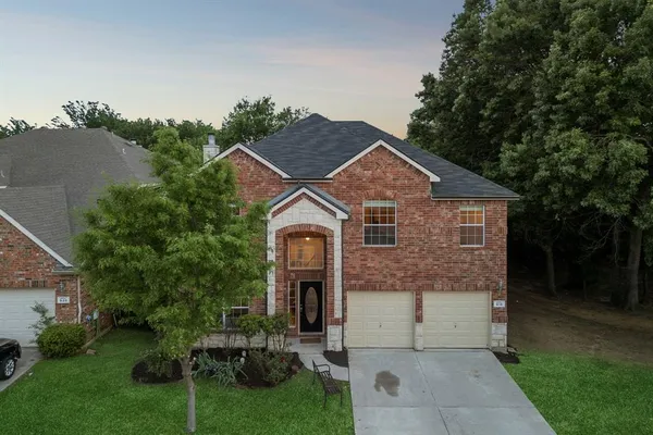 $347,800 | 916 Starling Lane, Aubrey, TX 76227