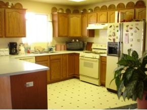 850 West Iris Road, Unit 4 Paulden, AZ 86334 - Photo 7 of 12 a kitchen with a sink a stove and a refrigerator