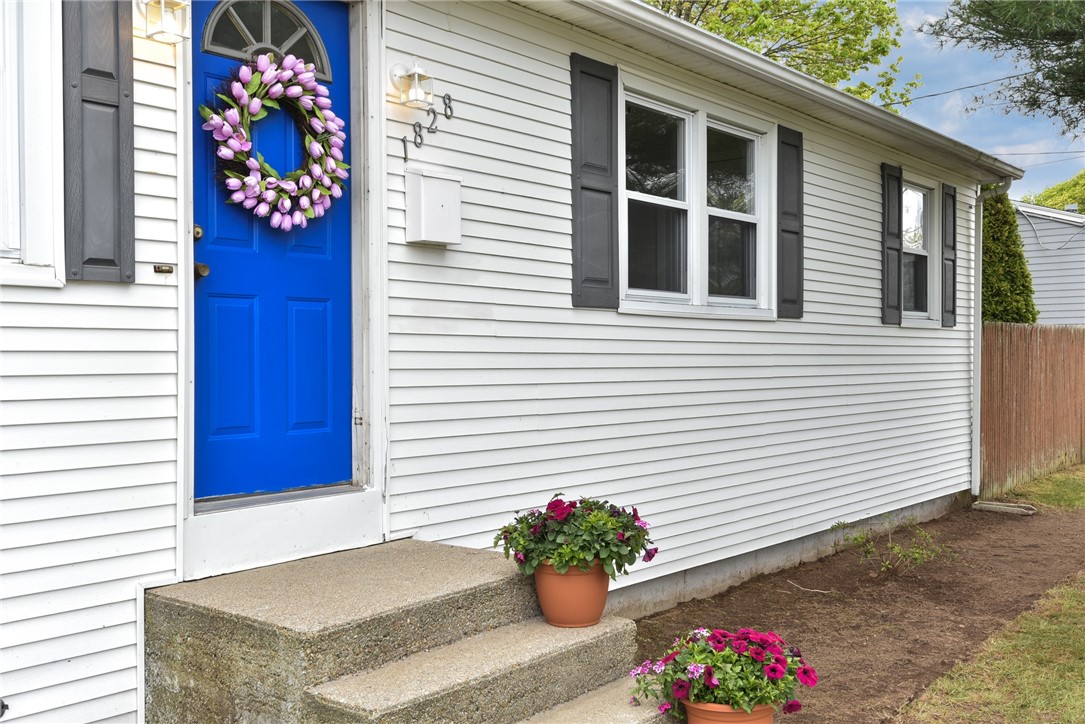 1828 West Shore Road Warwick, RI 02889 - Photo 2 of 28 Gallery Image 2