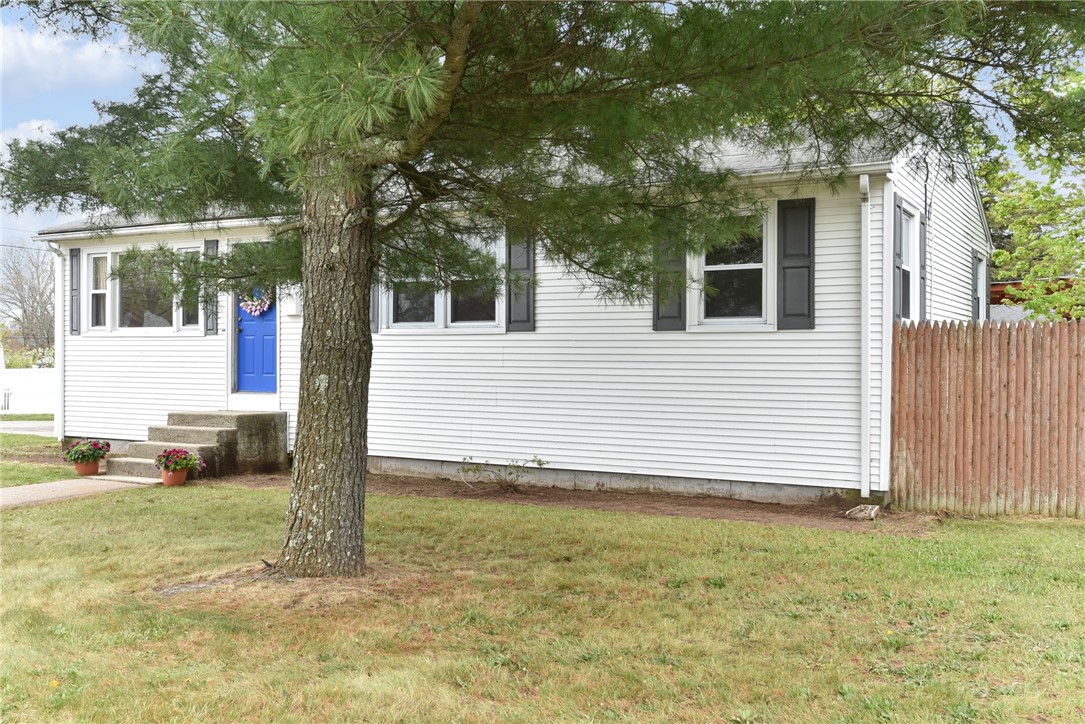 1828 West Shore Road Warwick, RI 02889 - Photo 4 of 28 Gallery Image 4