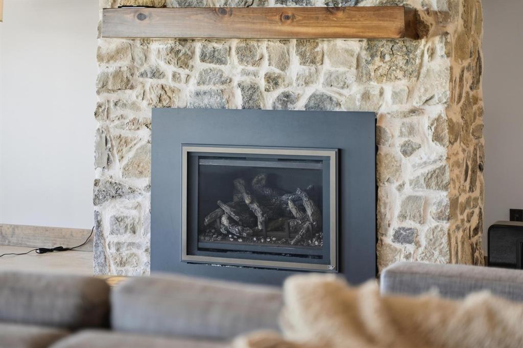 483 County Road 353 Merkel, TX 79536 - Photo 8 of 40 a living room with a fireplace