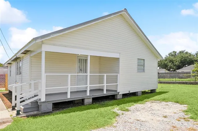 $1,300 | 822 1/2 Urbandale Street, Marrero, LA 70072