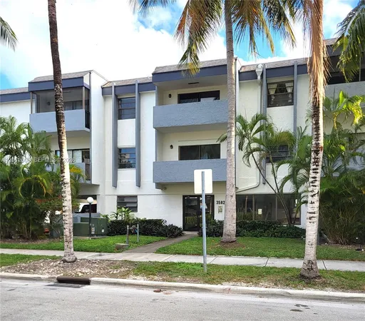$2,000 | 3582 Northeast 171 Street, Unit 101, North Miami Beach, FL 33160