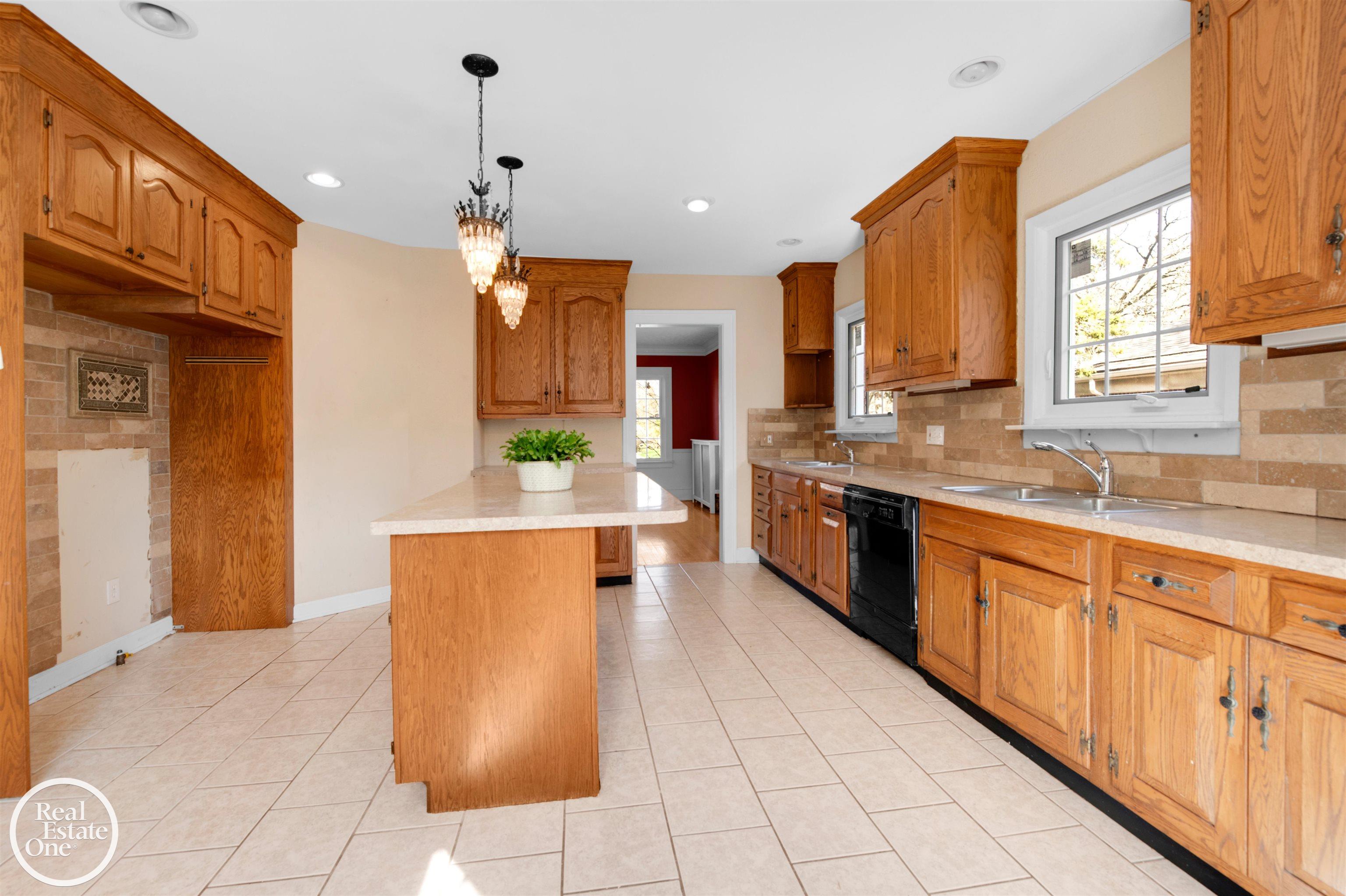 71 Moross Road Grosse Pointe, MI 48236 - Photo 41 of 48 50141643-7051BFC1-C9BF-46E6-90F6-6685BA71304D.JPG