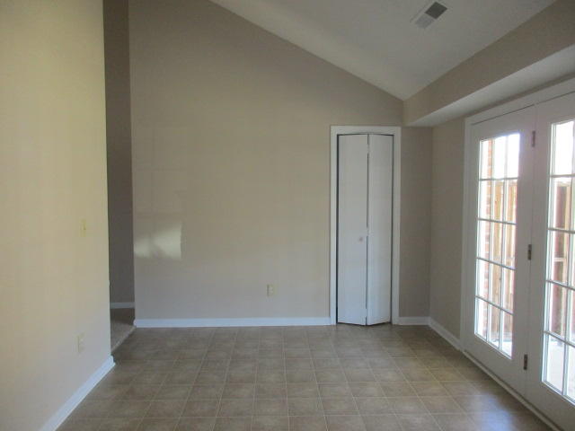 618 Oxford Road Ladson, SC 29456 - Photo 3 of 10 007