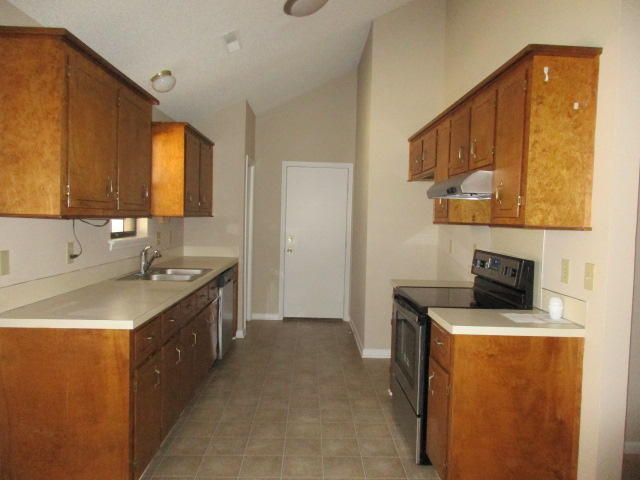 618 Oxford Road Ladson, SC 29456 - Photo 4 of 10 009