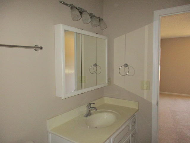618 Oxford Road Ladson, SC 29456 - Photo 6 of 10 021