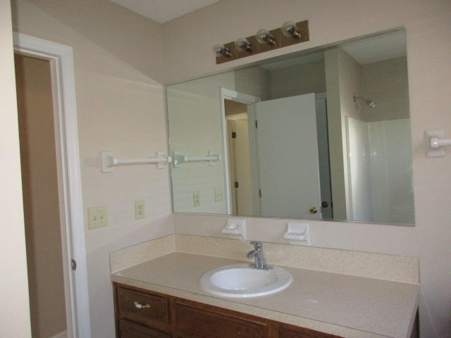 618 Oxford Road Ladson, SC 29456 - Photo 9 of 10 029