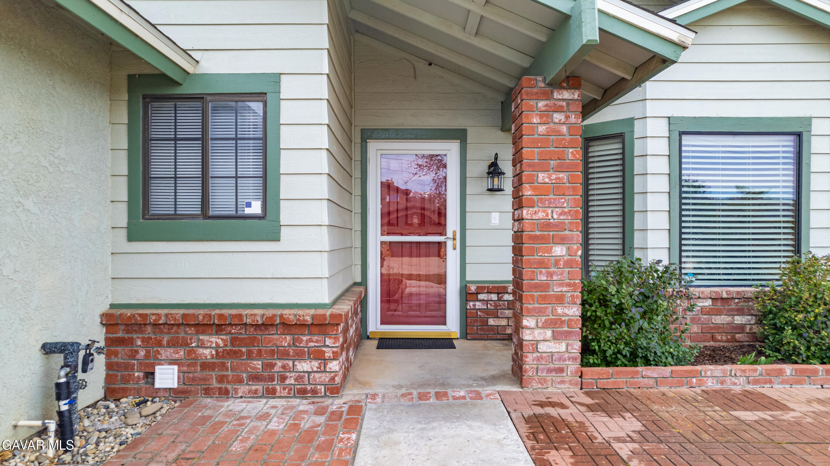 22221 Bogie Street Tehachapi, CA 93561 - Photo 4 of 38 2