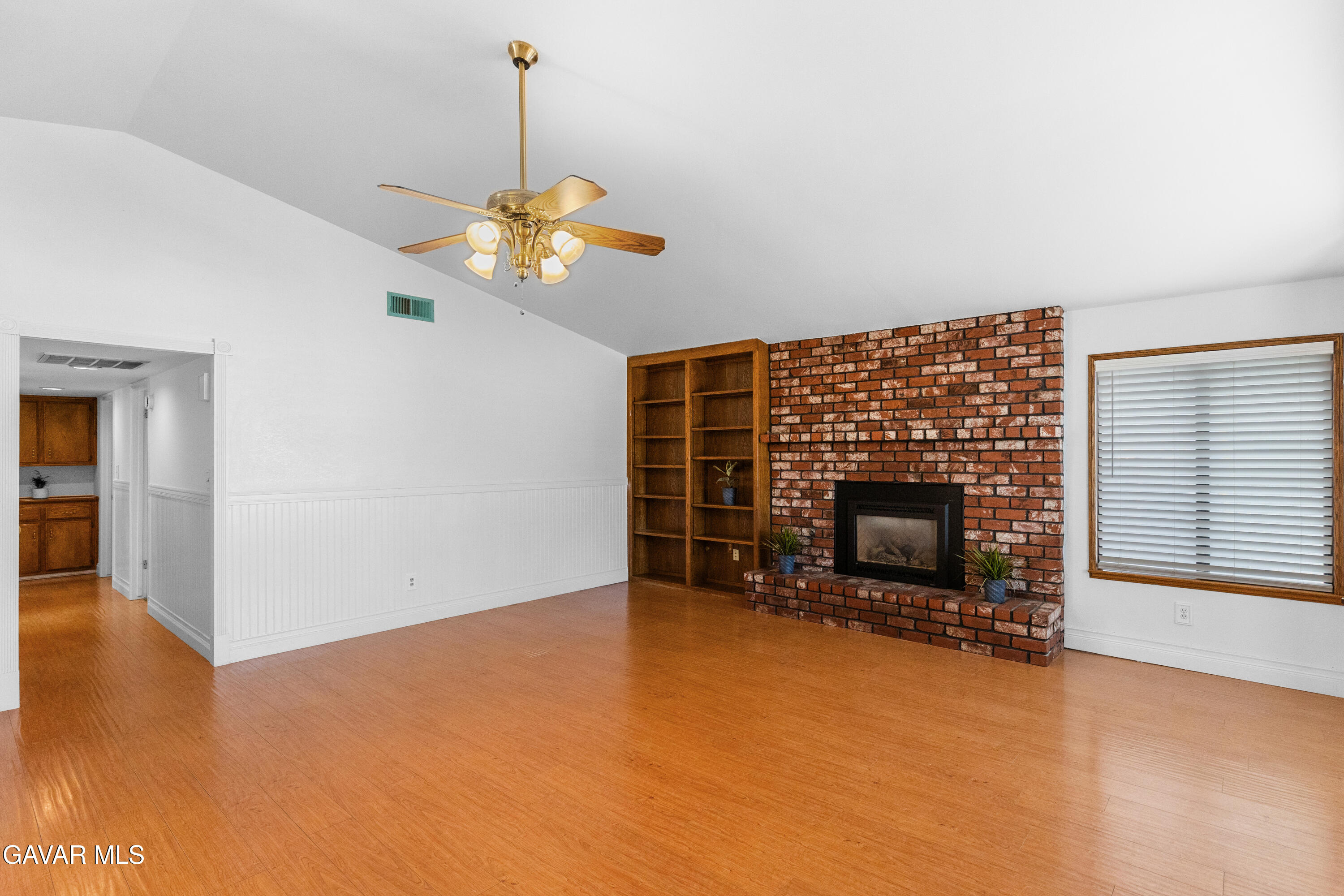 22221 Bogie Street Tehachapi, CA 93561 - Photo 6 of 38 4