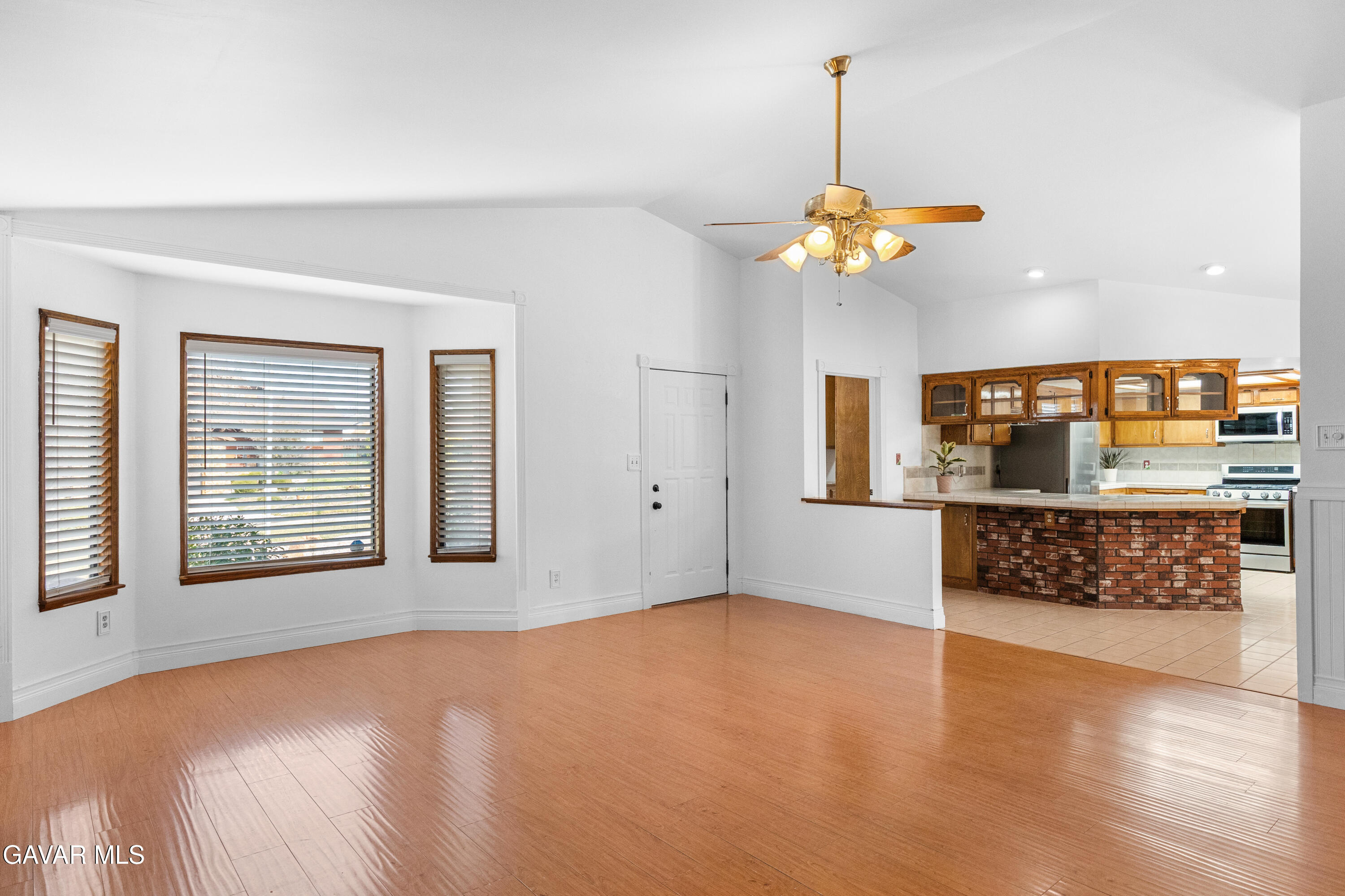 22221 Bogie Street Tehachapi, CA 93561 - Photo 8 of 38 6