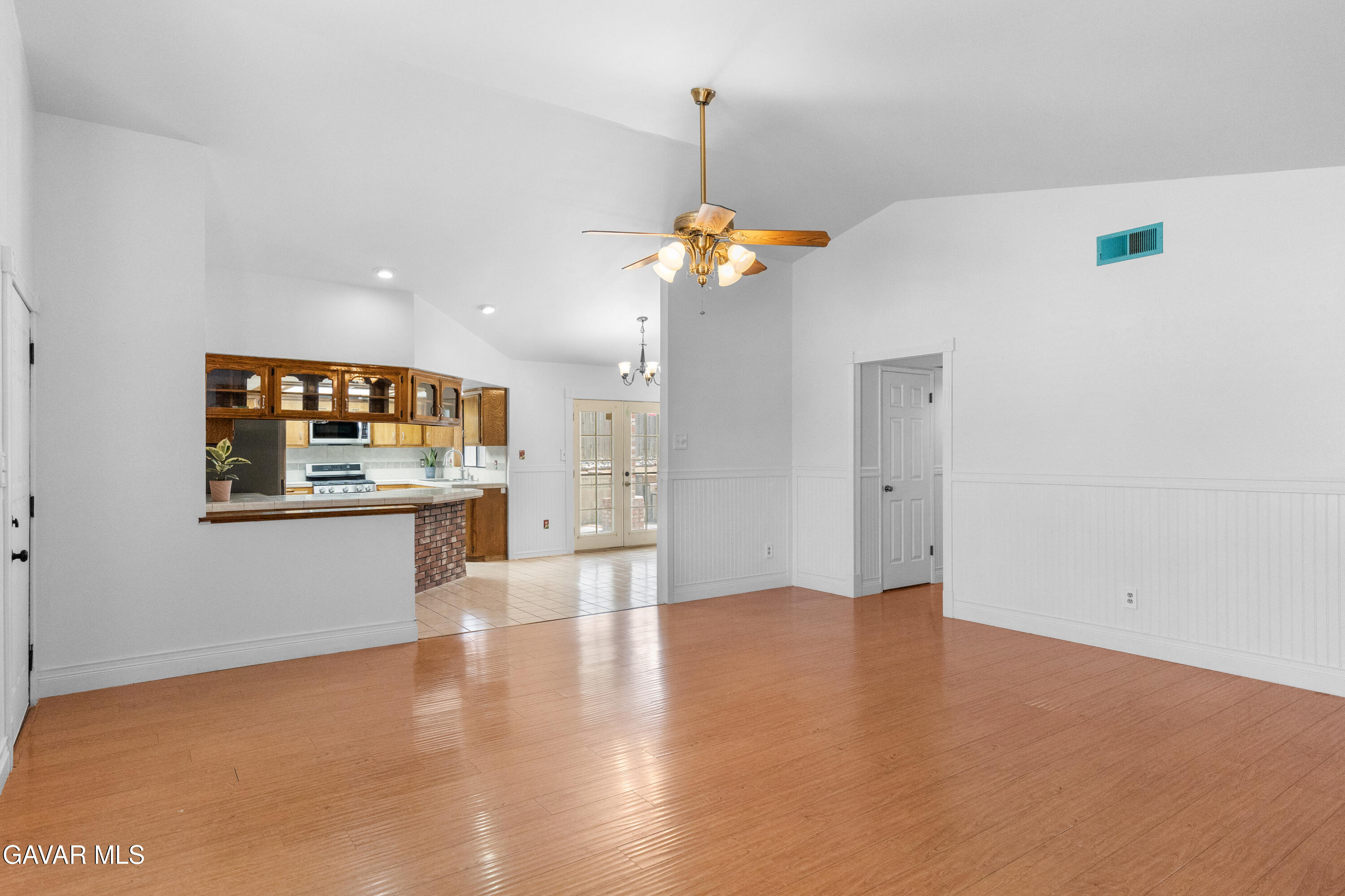 22221 Bogie Street Tehachapi, CA 93561 - Photo 9 of 38 7
