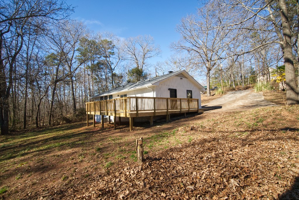 305 Lakecrest Road Anderson, SC 29625 - Photo 2 of 17