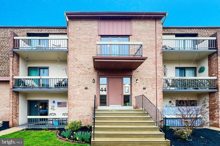 44303 Delaire Landing Road, Unit 303 Philadelphia, PA 19114 - Photo 3 of 13 Building 44