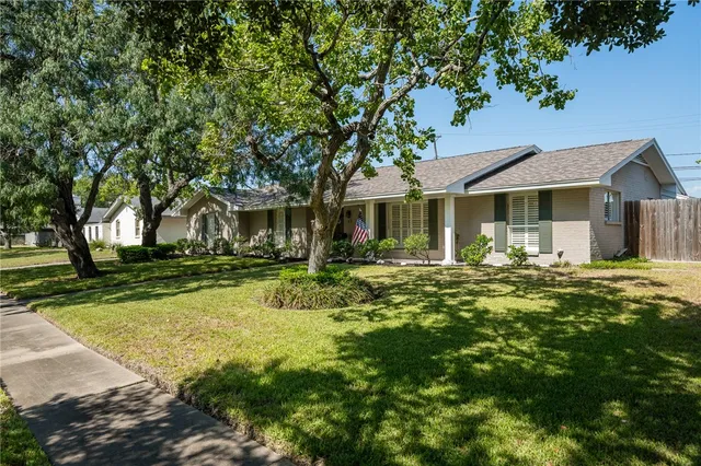 $519,900 | 53 Camden Place, Corpus Christi, TX 78412