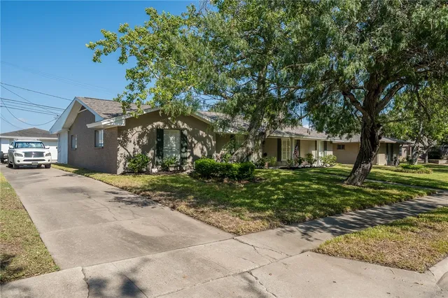 $519,900 | 53 Camden Place, Corpus Christi, TX 78412