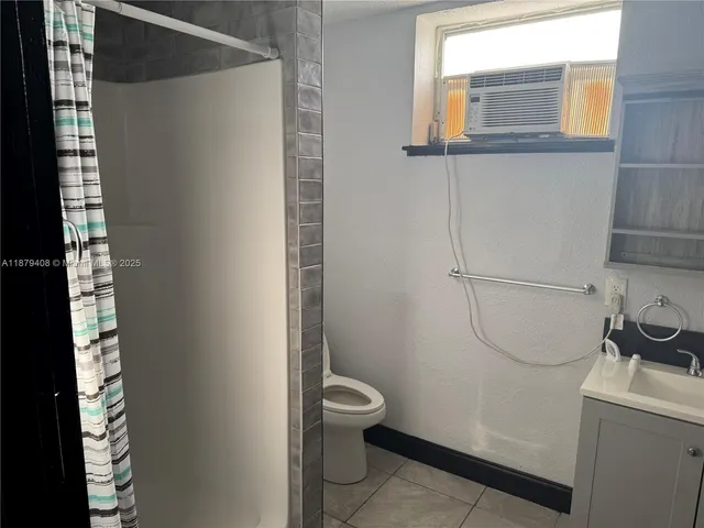 $1,900 | 2435 North Dixie Highway, Unit A2, Wilton Manors, FL 33305