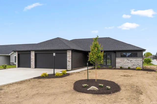 $369,900 | 1308 Marsh Deer Run, Huntertown, IN 46748