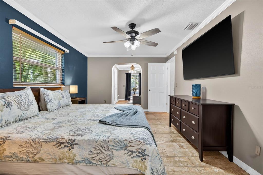 11275 Apache Place Largo, FL 33774 - Photo 4 of 22