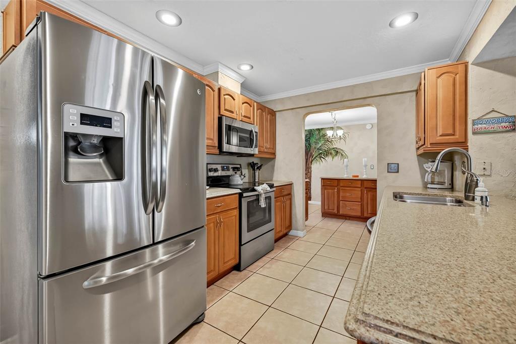 11275 Apache Place Largo, FL 33774 - Photo 10 of 22