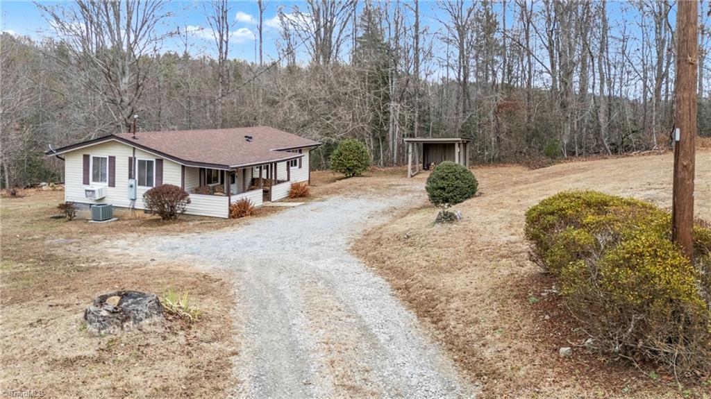 247 Carlton Road Boomer, NC 28606 - Photo 3 of 33 Gallery Image 3
