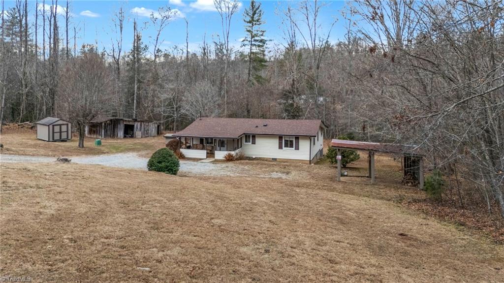 247 Carlton Road Boomer, NC 28606 - Photo 4 of 33 Gallery Image 4