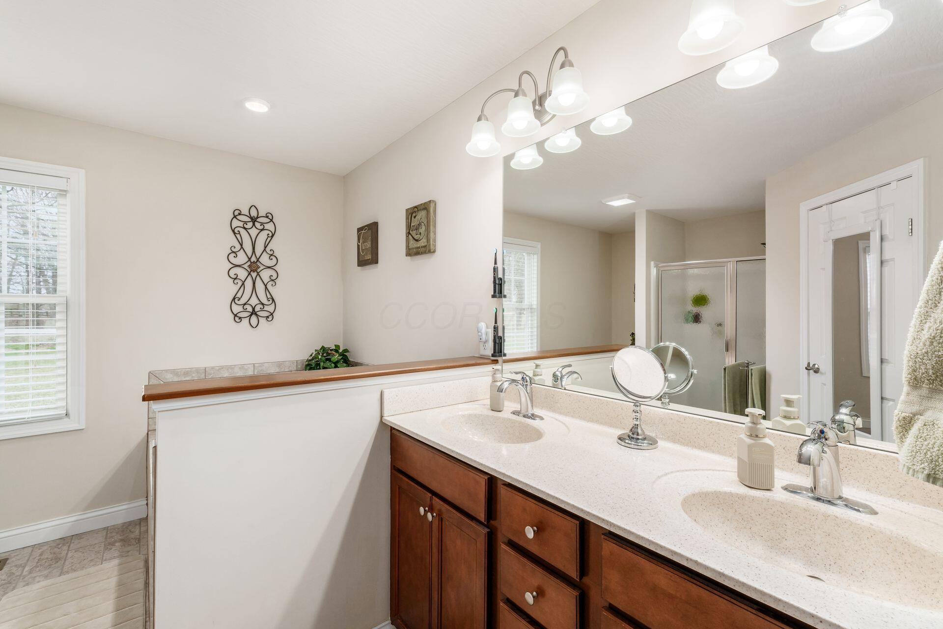 4105 Chillicothe Lancaster Road Southwest Lancaster, OH 43130 - Photo 23 of 80 Master bath