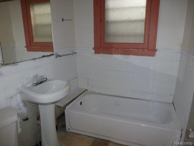 3661 Nottingham Road Detroit, MI 48224 - Photo 10 of 25 261-929446 Bathroom.JPG