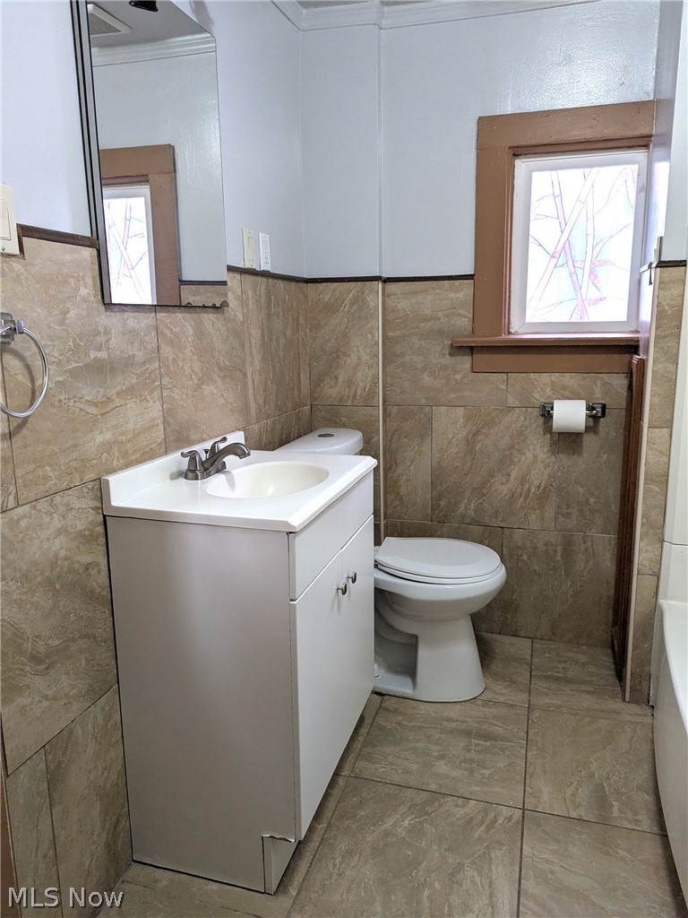 876 Avon Street Akron, OH 44310 - Photo 21 of 33