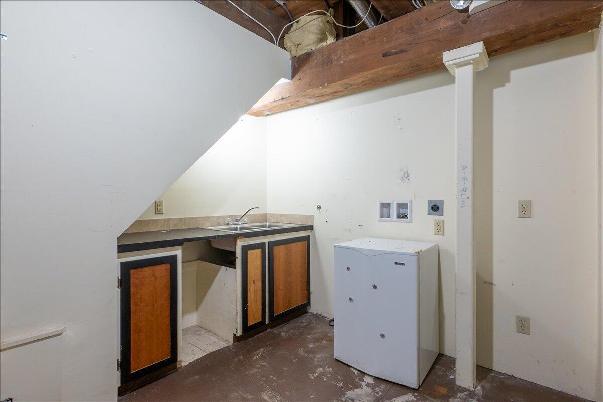 453 Main Street, Unit 2 Rockland, ME 04841 - Photo 18 of 37 20-453 Unit 2-20