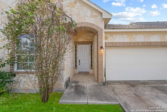 $2,200 | 11230 Begonia Rock, San Antonio, TX 78245