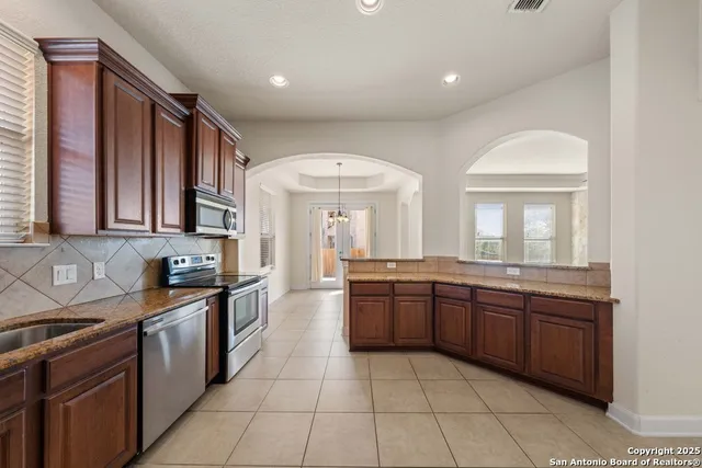 $2,200 | 11230 Begonia Rock, San Antonio, TX 78245