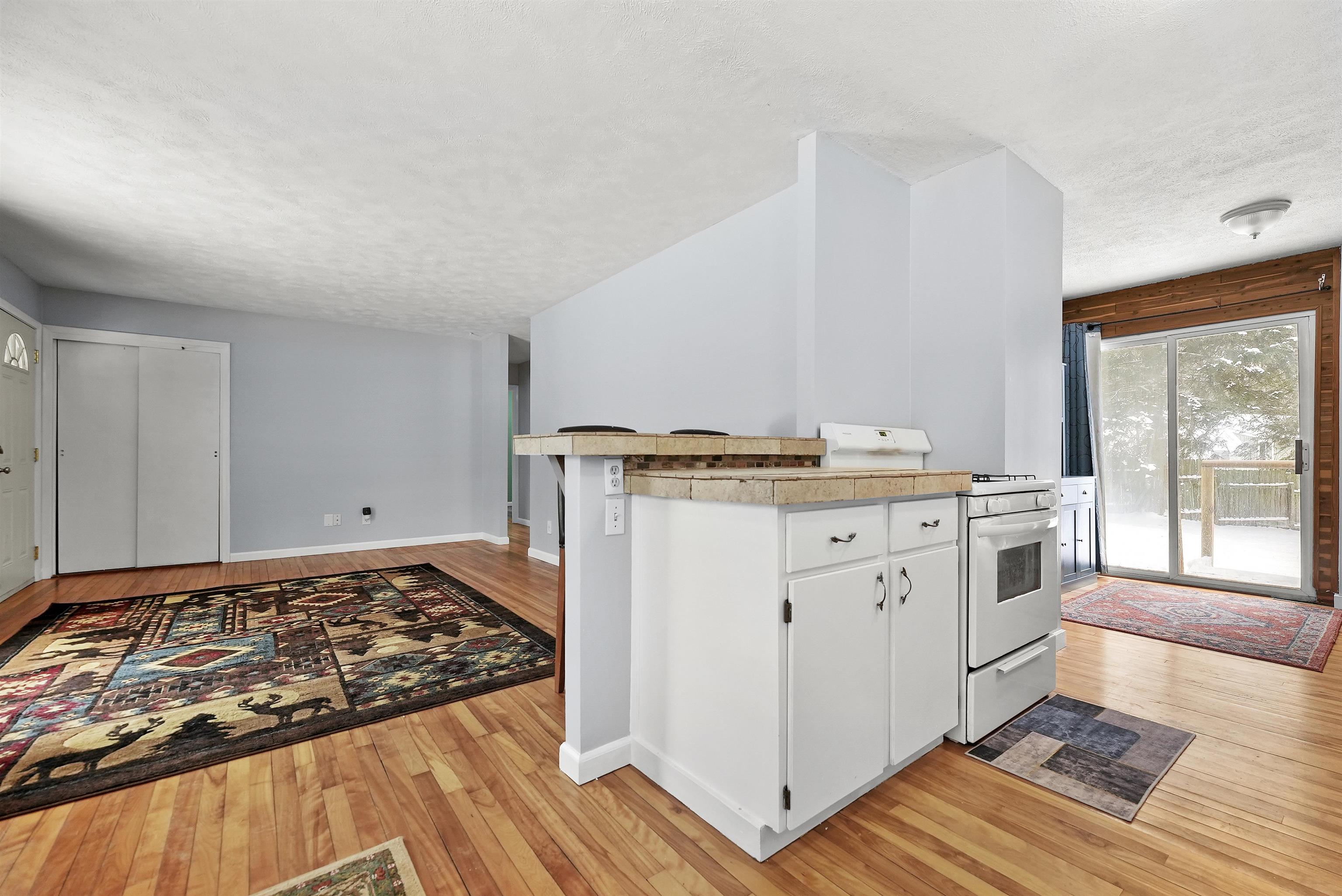 54 Rasho Road Traverse City, MI 49696 - Photo 10 of 34 1930464-0693e4c4-73e3-4451-afaf-599cff90bc4d.JPG