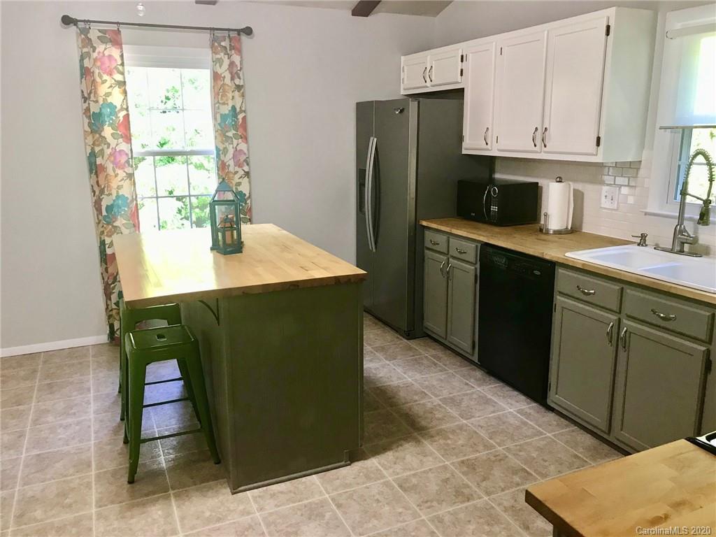 708 Trail Ridge Road Matthews, NC 28105 - Photo 7 of 40 a kitchen with stainless steel appliances granite countertop a refrigerator a stove and a sink